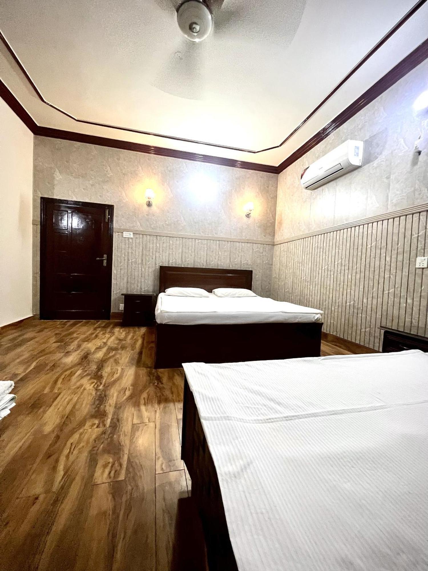 Hotel Babar House Faisalábád Exteriér fotografie